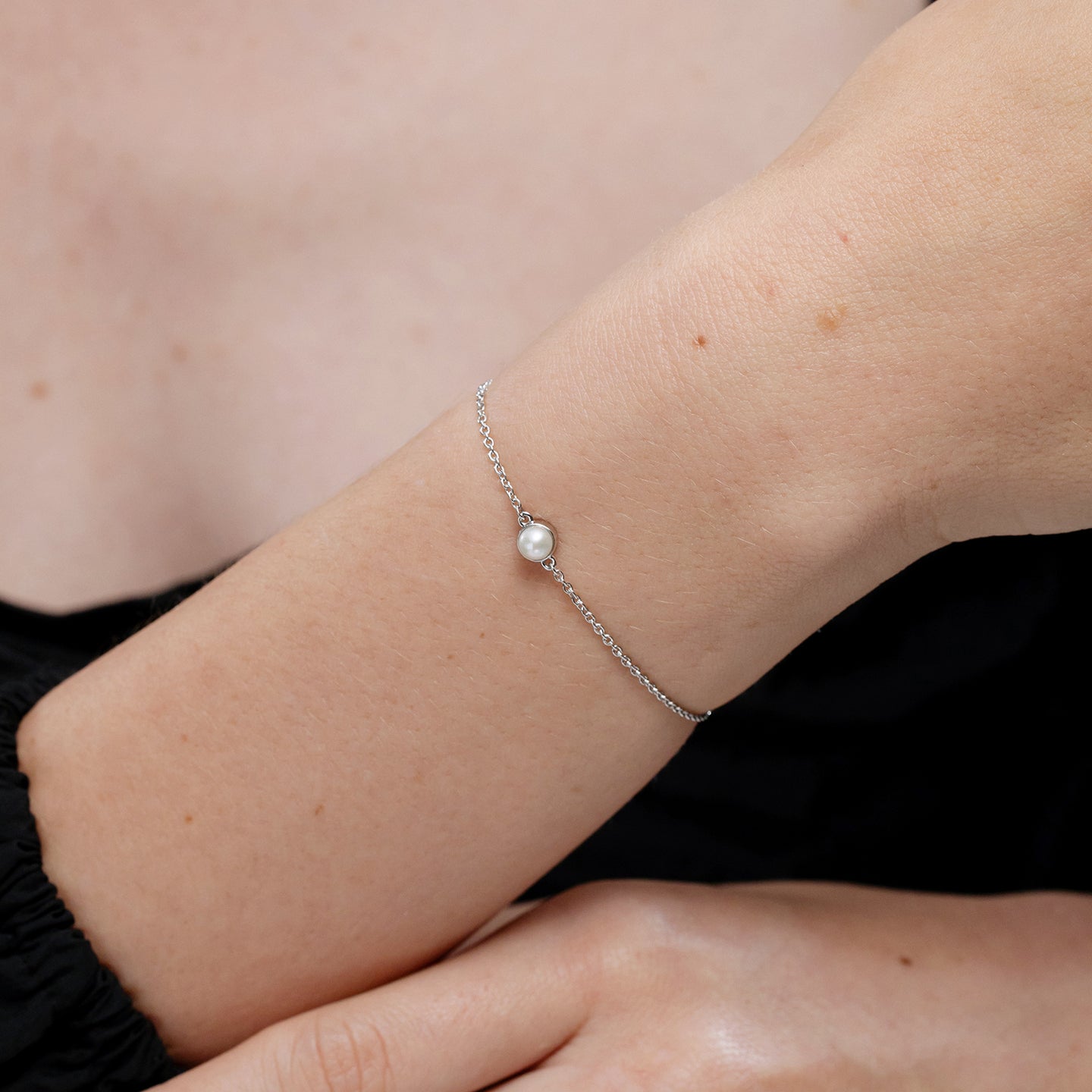 Bezel-Set Round  Freshwater Pearl Chain Bracelet