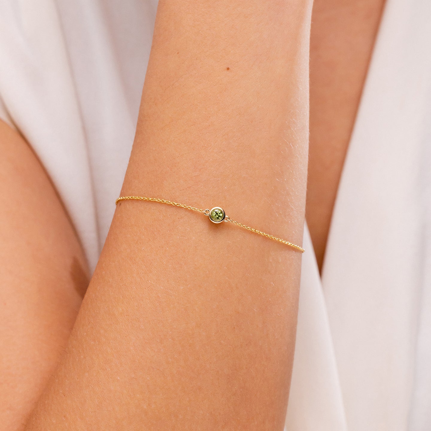 Bezel-Set Round Peridot Chain Bracelet